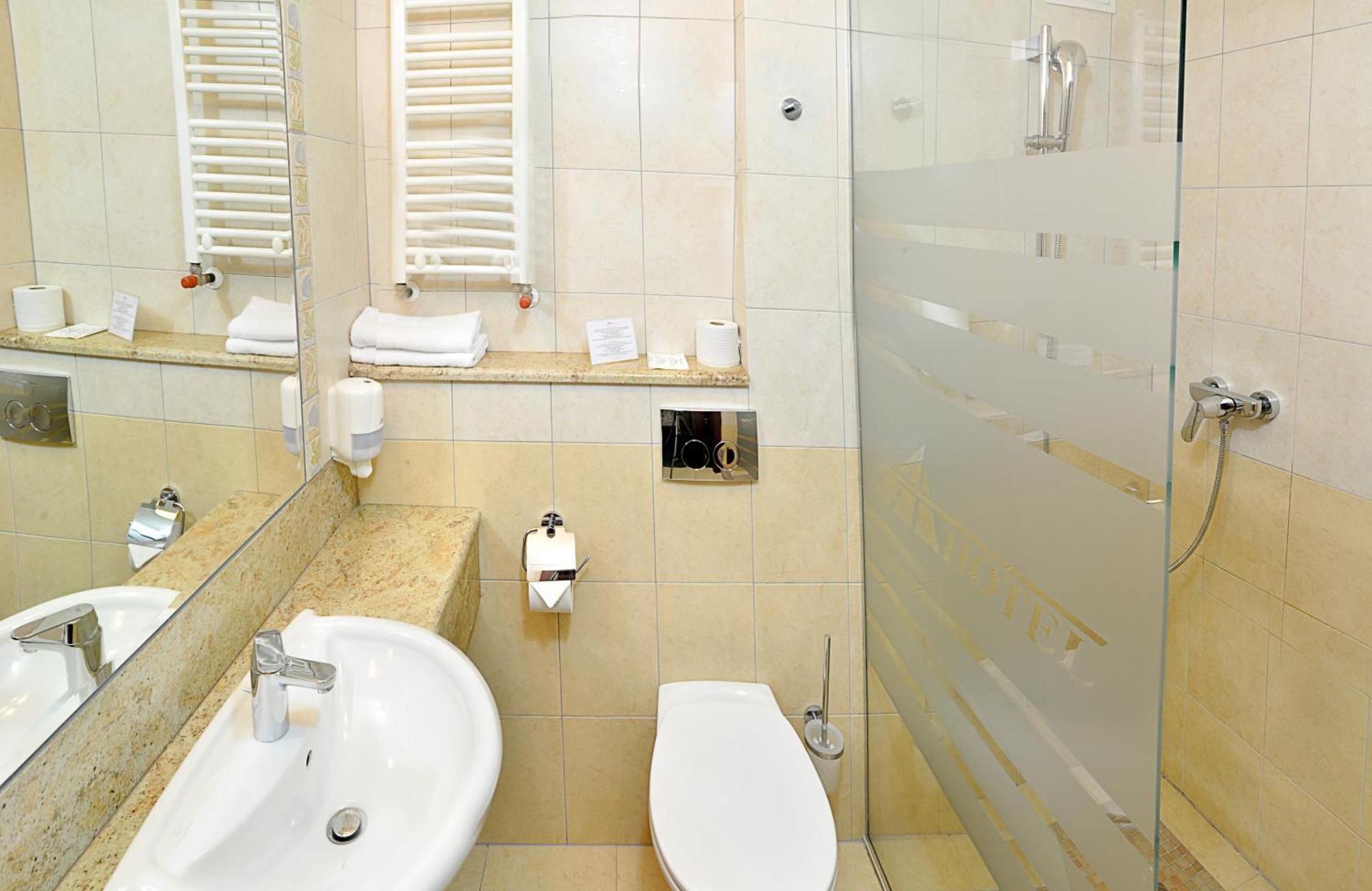 Ahotel Czechowice-Dziedzice Room photo