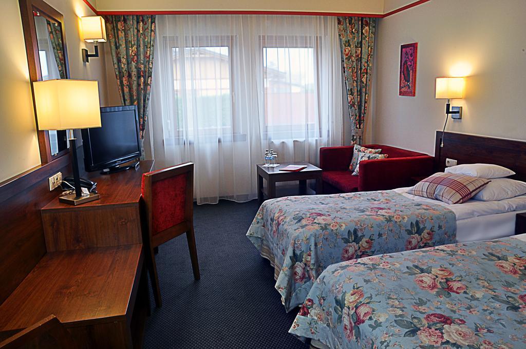 Ahotel Czechowice-Dziedzice Room photo