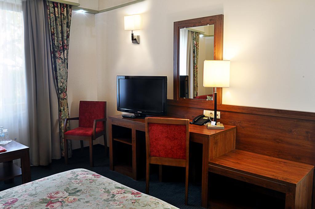 Ahotel Czechowice-Dziedzice Room photo