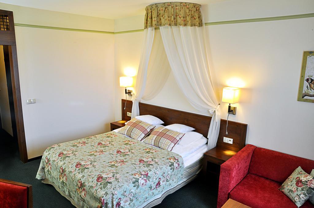 Ahotel Czechowice-Dziedzice Room photo