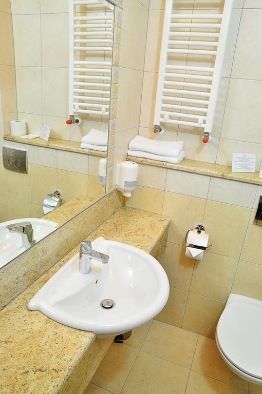 Ahotel Czechowice-Dziedzice Room photo