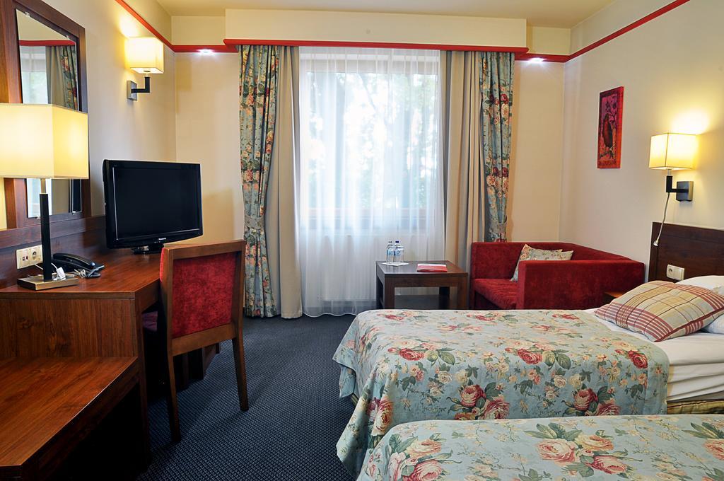 Ahotel Czechowice-Dziedzice Room photo