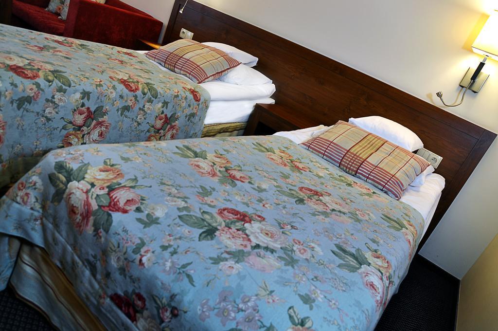Ahotel Czechowice-Dziedzice Room photo